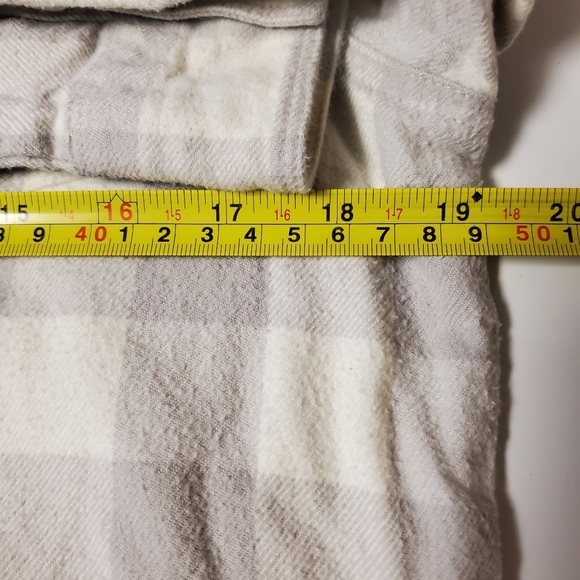 Womens Woolrich neutral colored flannel size small - Picture 13 of 14